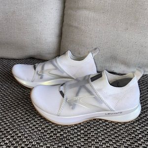 Womens Brooks Levitate 4 LE style # 1203471B132